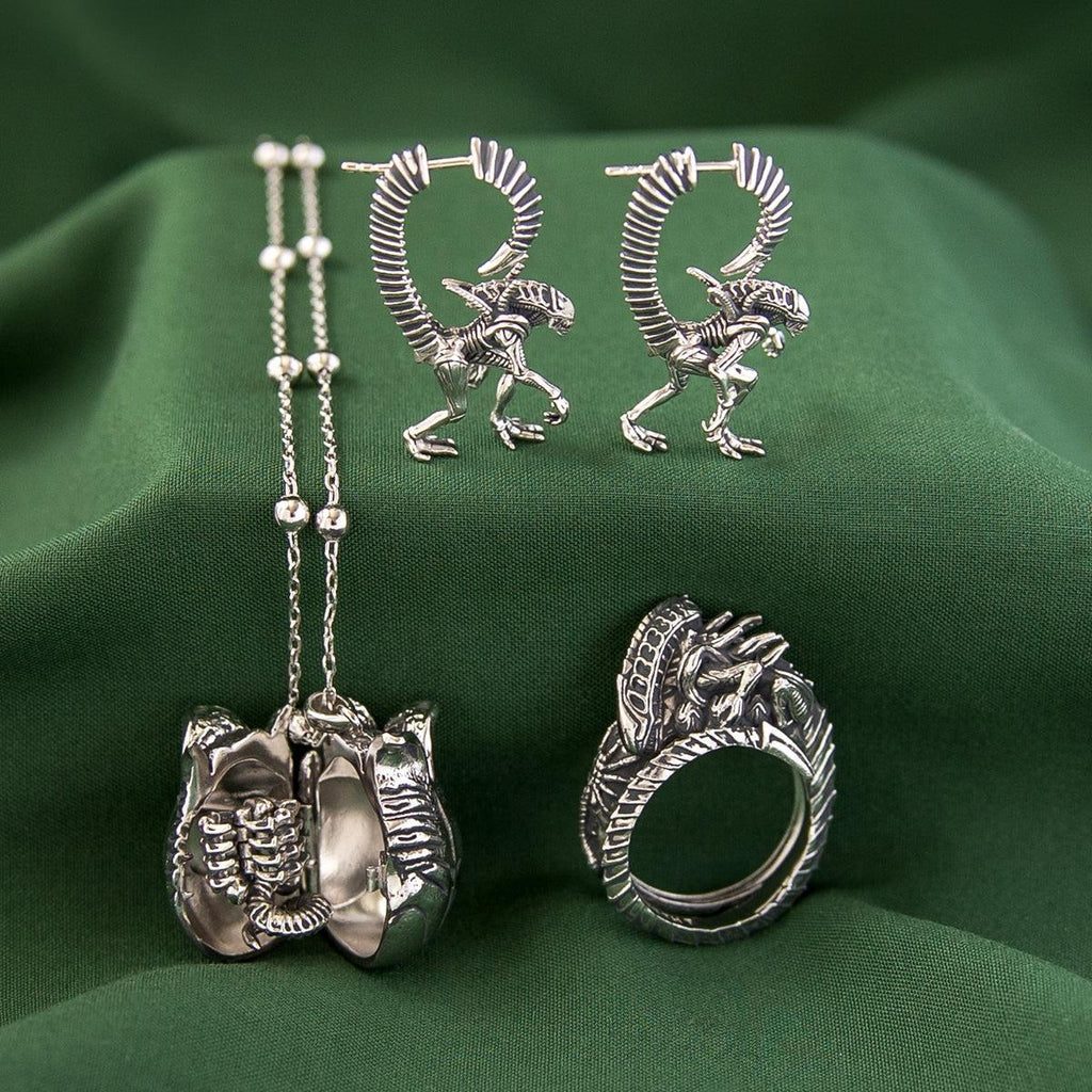 Alien X RockLove ALIEN Ovomorph Locket