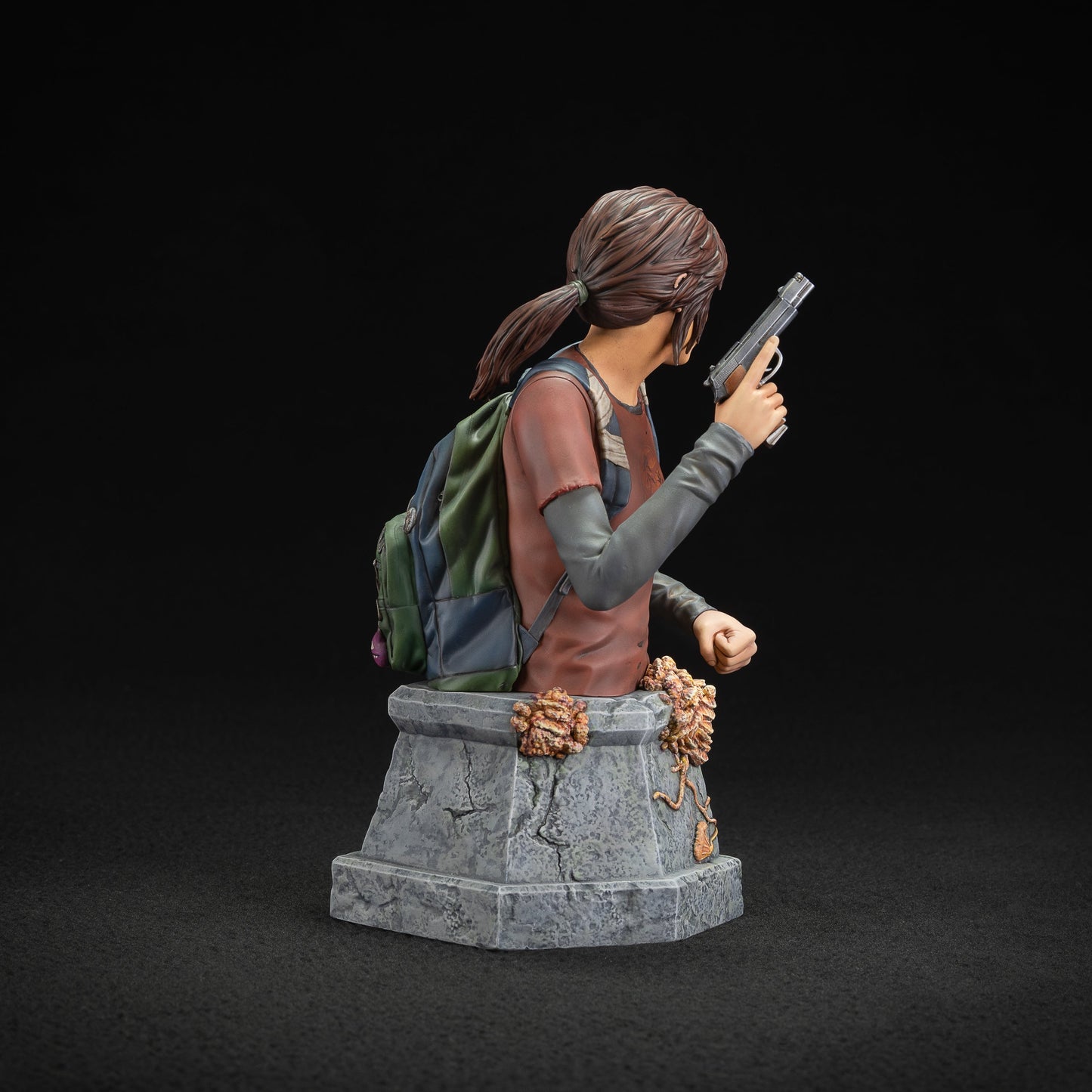 The Last of Us - Ellie mit Handfeuerwaffe - Statue