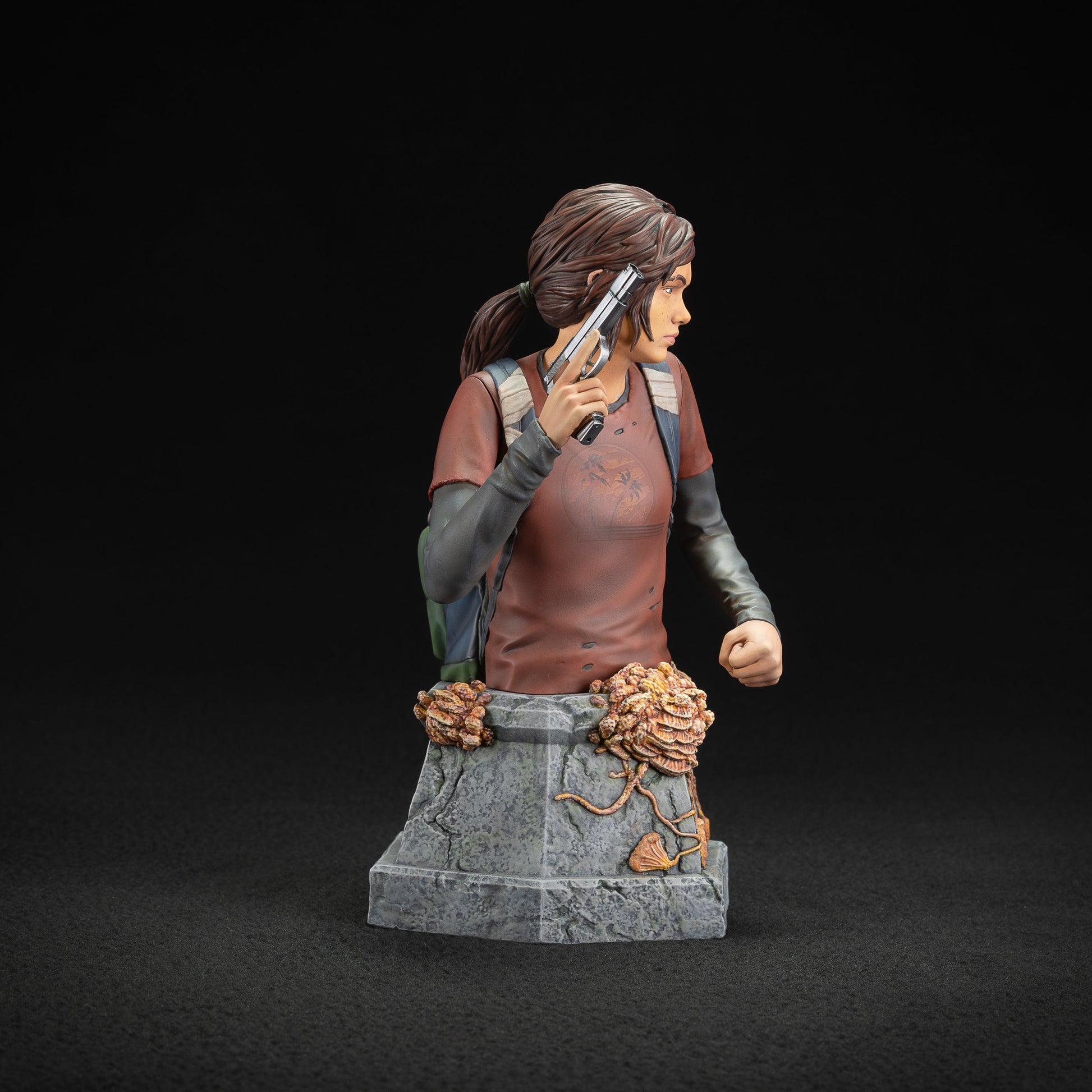 The Last of Us - Ellie mit Handfeuerwaffe - Statue