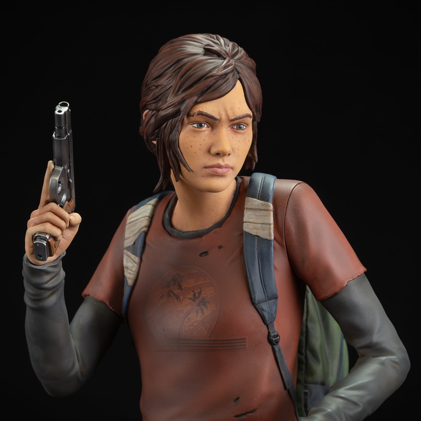 The Last of Us - Ellie mit Handfeuerwaffe - Statue